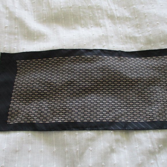 Tan & black oblong scarf - Picture 3 of 5